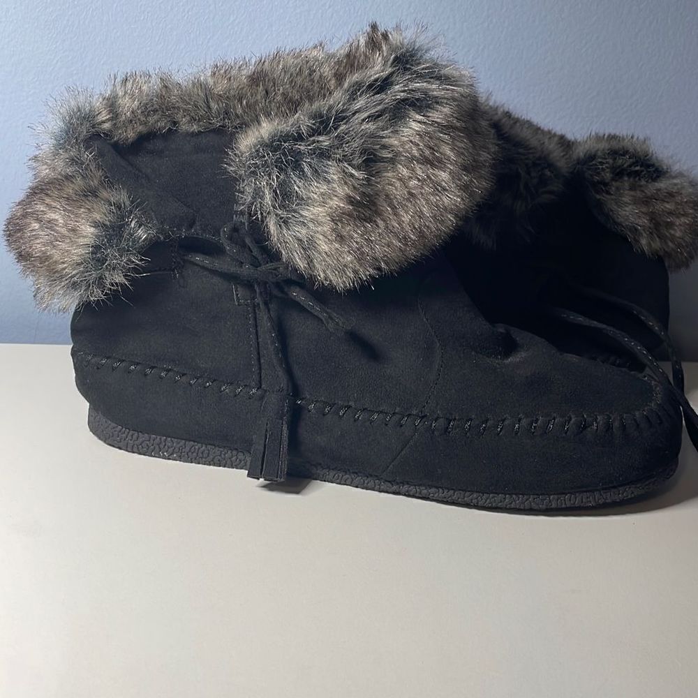 Madden Girl Black Finn Moccasin Boots Shoes Sz 5